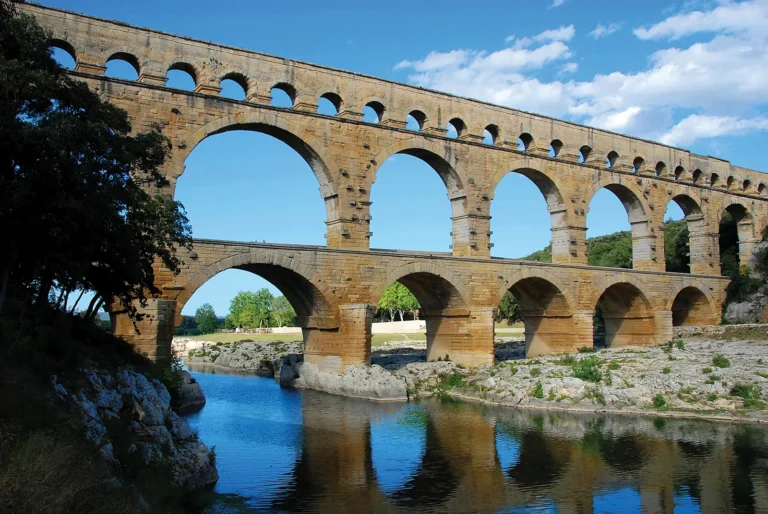 Roman aqueduct spanning a valley, illustrating ancient Roman engineering for transporting water over long distances